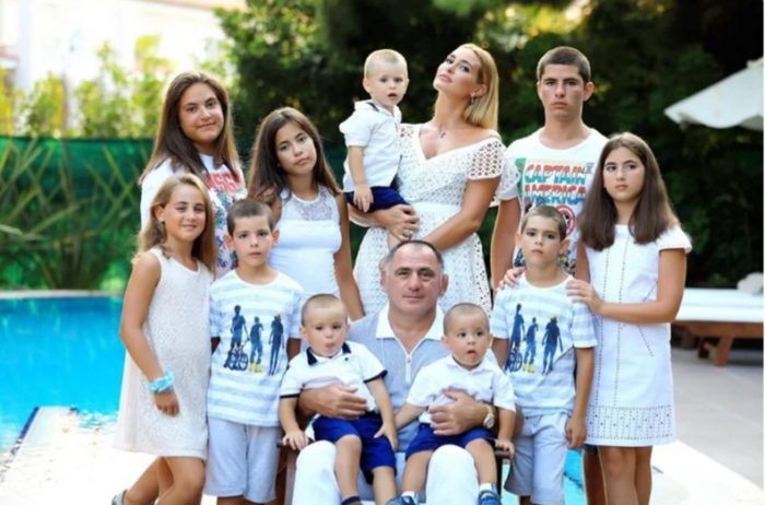 Родила 10 детей, а выглядит как топ-модель: секрет жены мэра Владикавказа 1