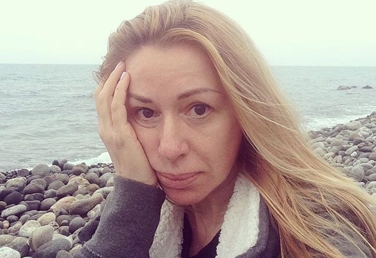 «Тупик, кранты, воздуха не хватает»: как живет Алена Апина после развода и отъезда дочери ➤ Главное.net